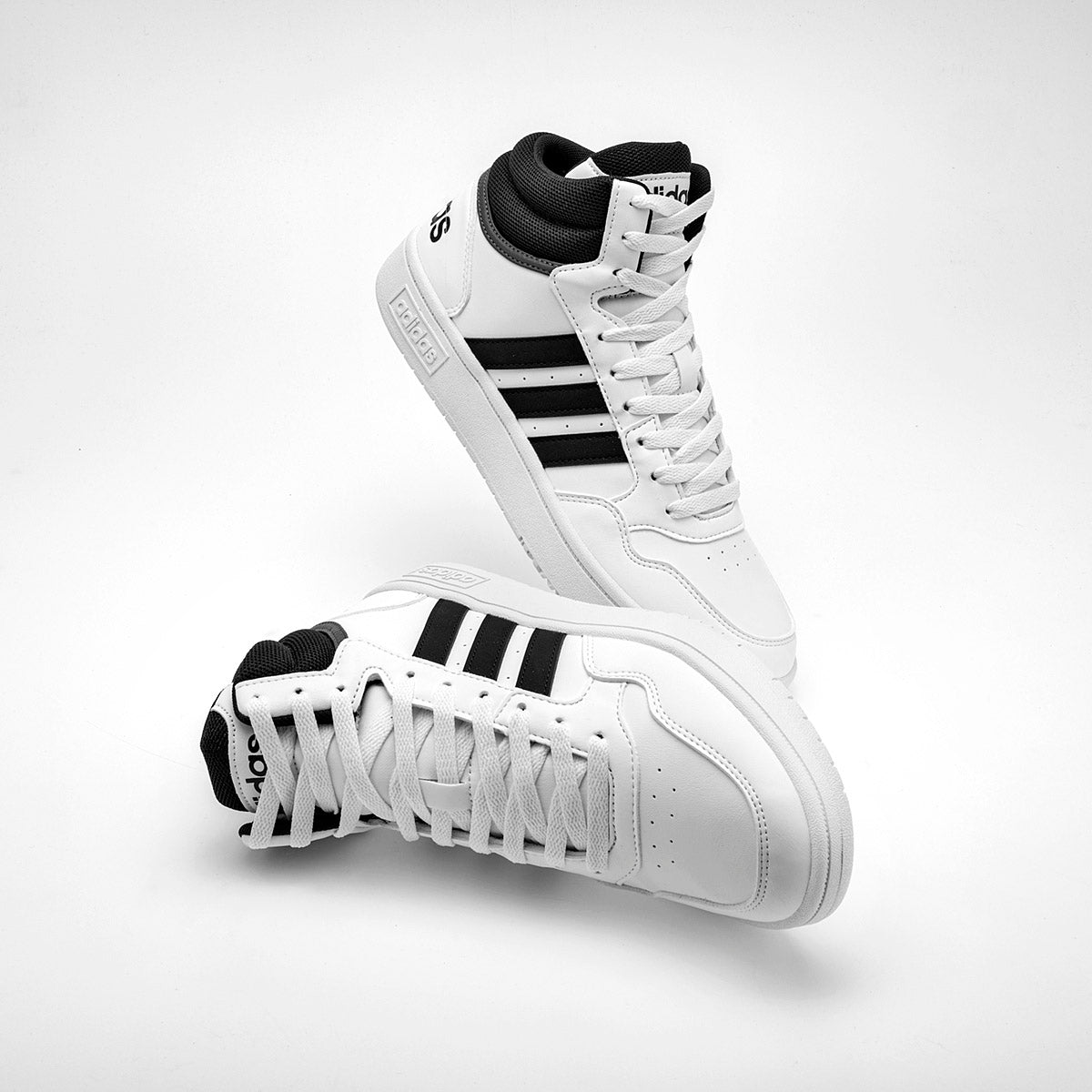 Pakar Regalos de navidad y fin de ano Tenis Adidas Hoops 3.0 Mid para hombre marca Adidas Blanco cod. 121033