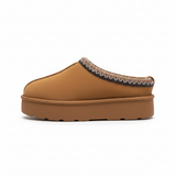 Zueco de plataforma con bordado marca dkch color camel para mujer