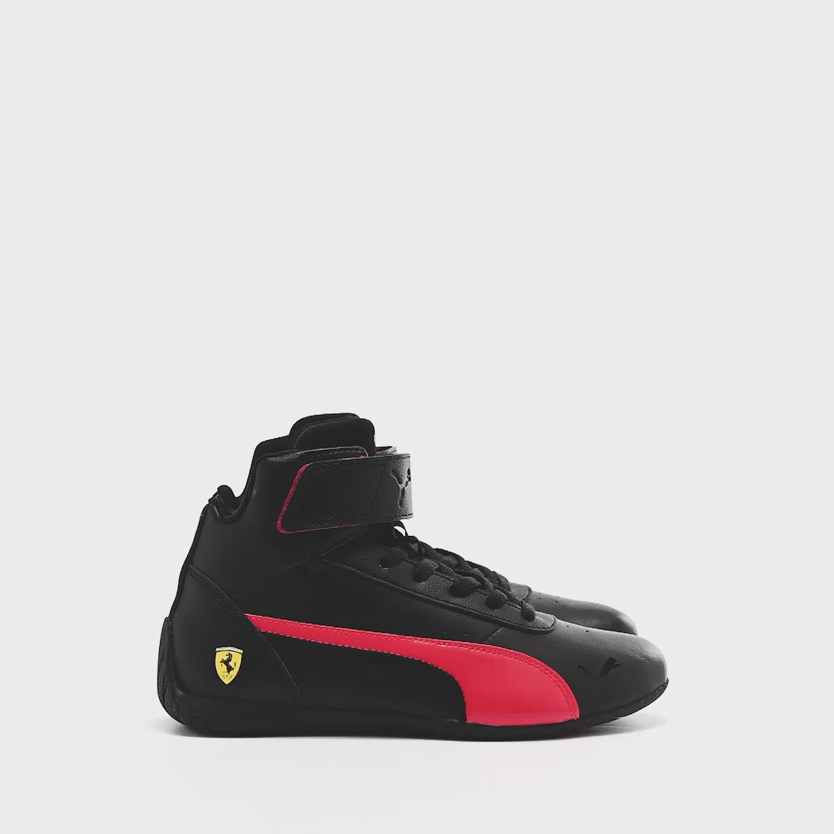 Tenis urbano tipo Botín Ferrari Neo Cat Mid Puma para hombre