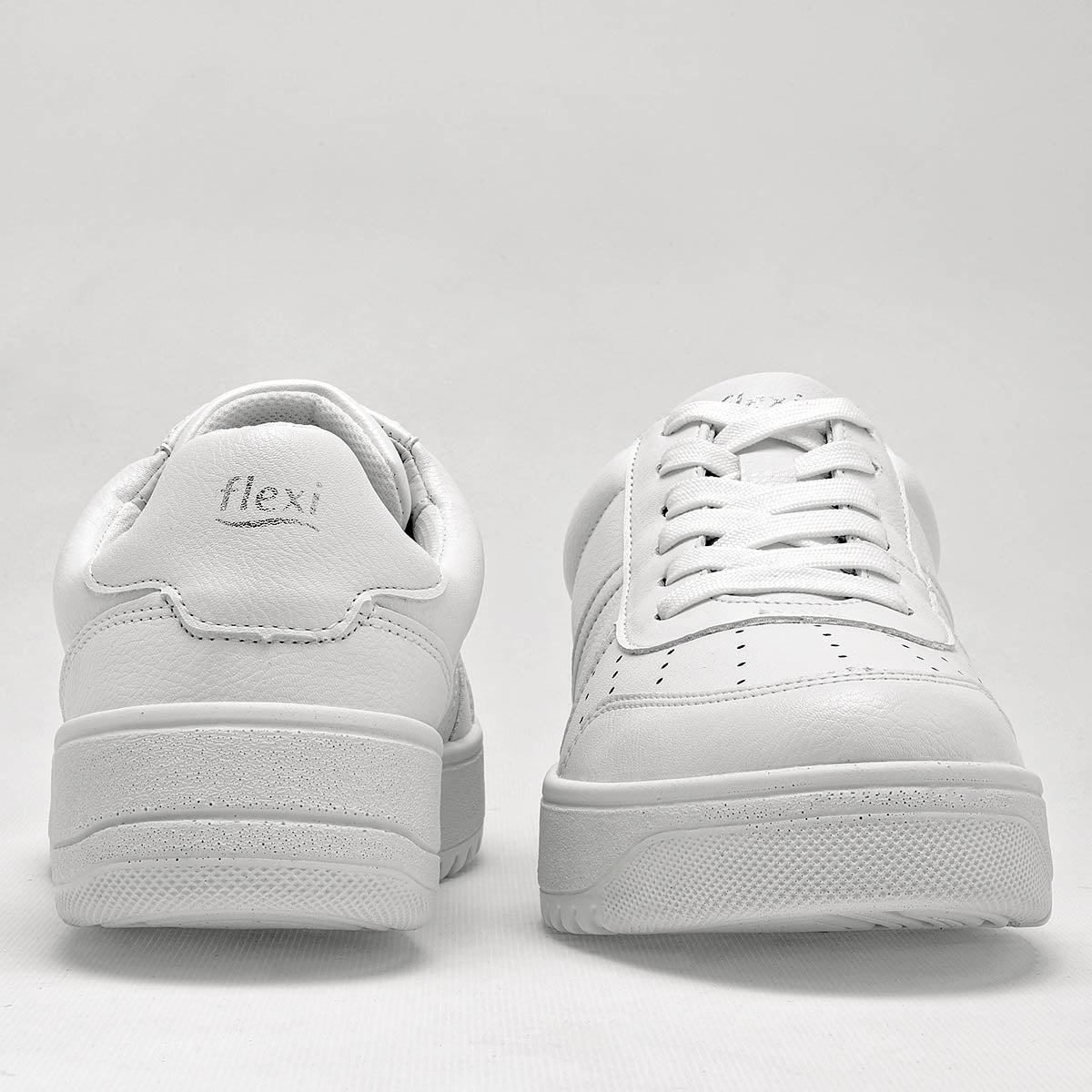 Tenis escolar para joven marca Flexi Blanco cod. 100517