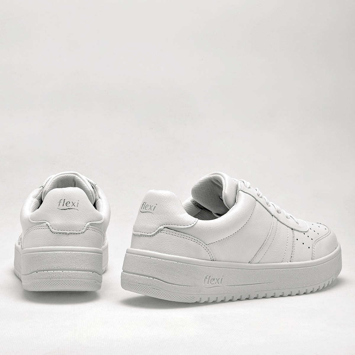 Tenis escolar para joven marca Flexi Blanco cod. 100517