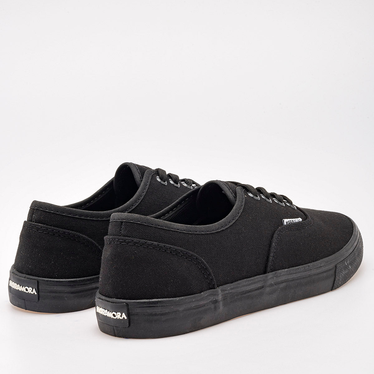 Tenis escolar para joven marca Moramora Negro cod. 102471