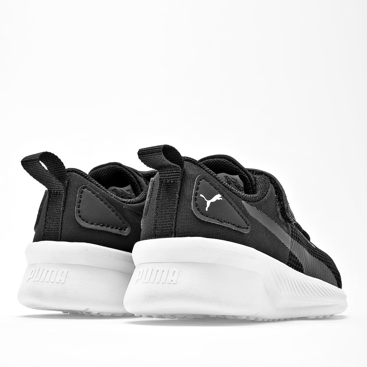 Tenis deportivo para Niño marca Puma Negro cod. 103518