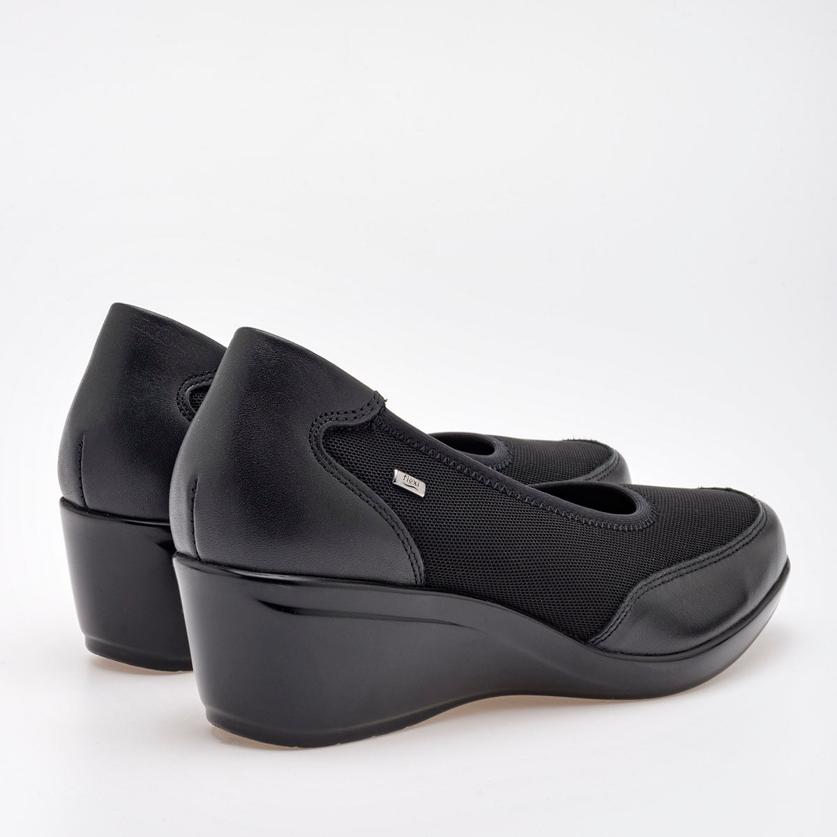 Zapatilla para mujer marca Flexi Negro cod. 103644