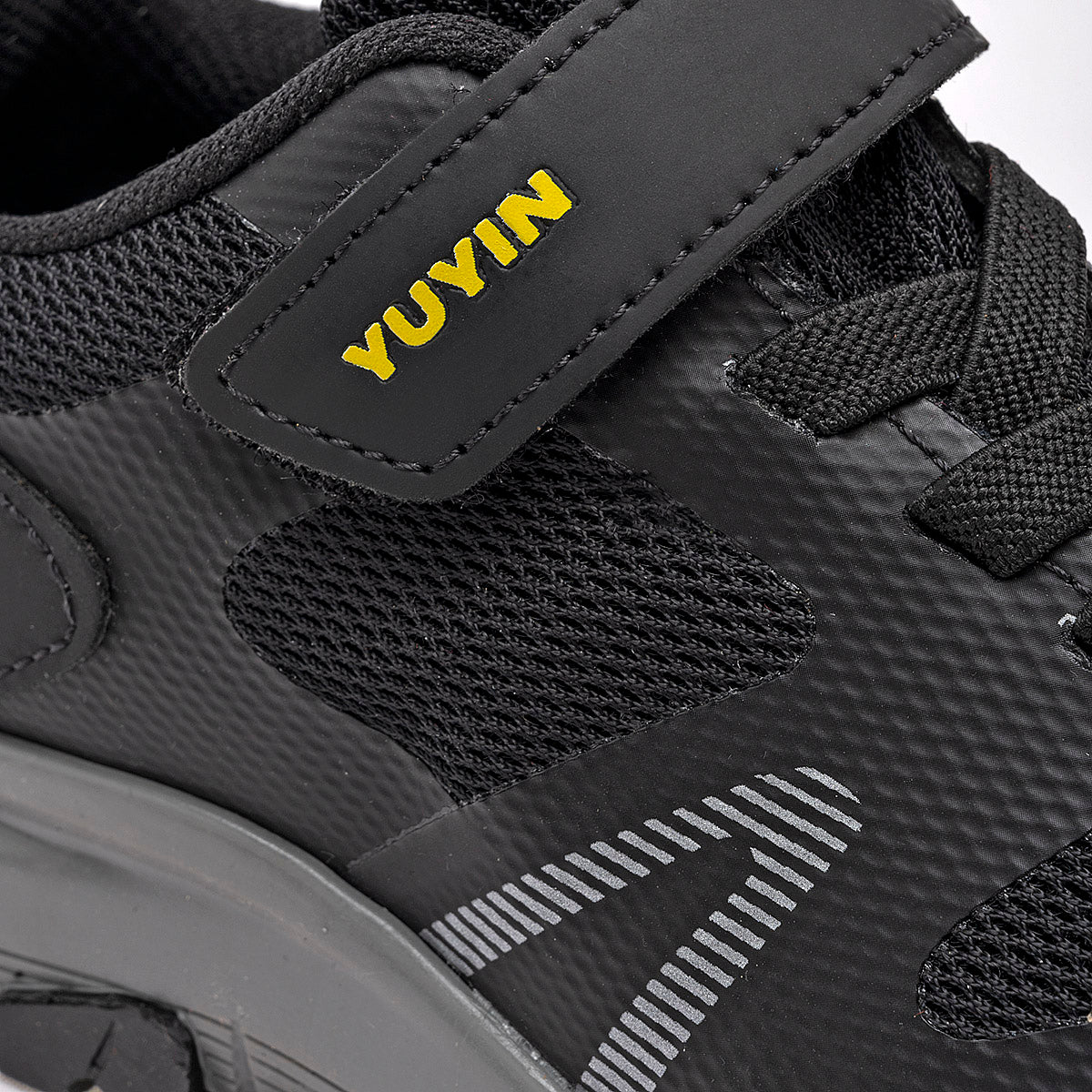 Tenis urbano para Niño marca Yuyin Negro cod. 109511