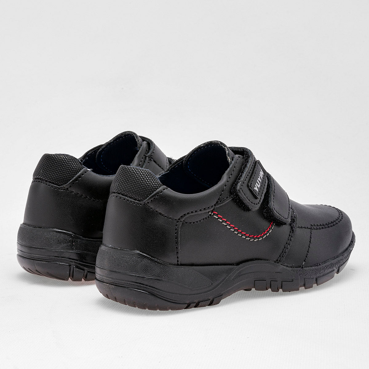 Zapato escolar con velcro para Niño marca Yuyin Negro cod. 111196