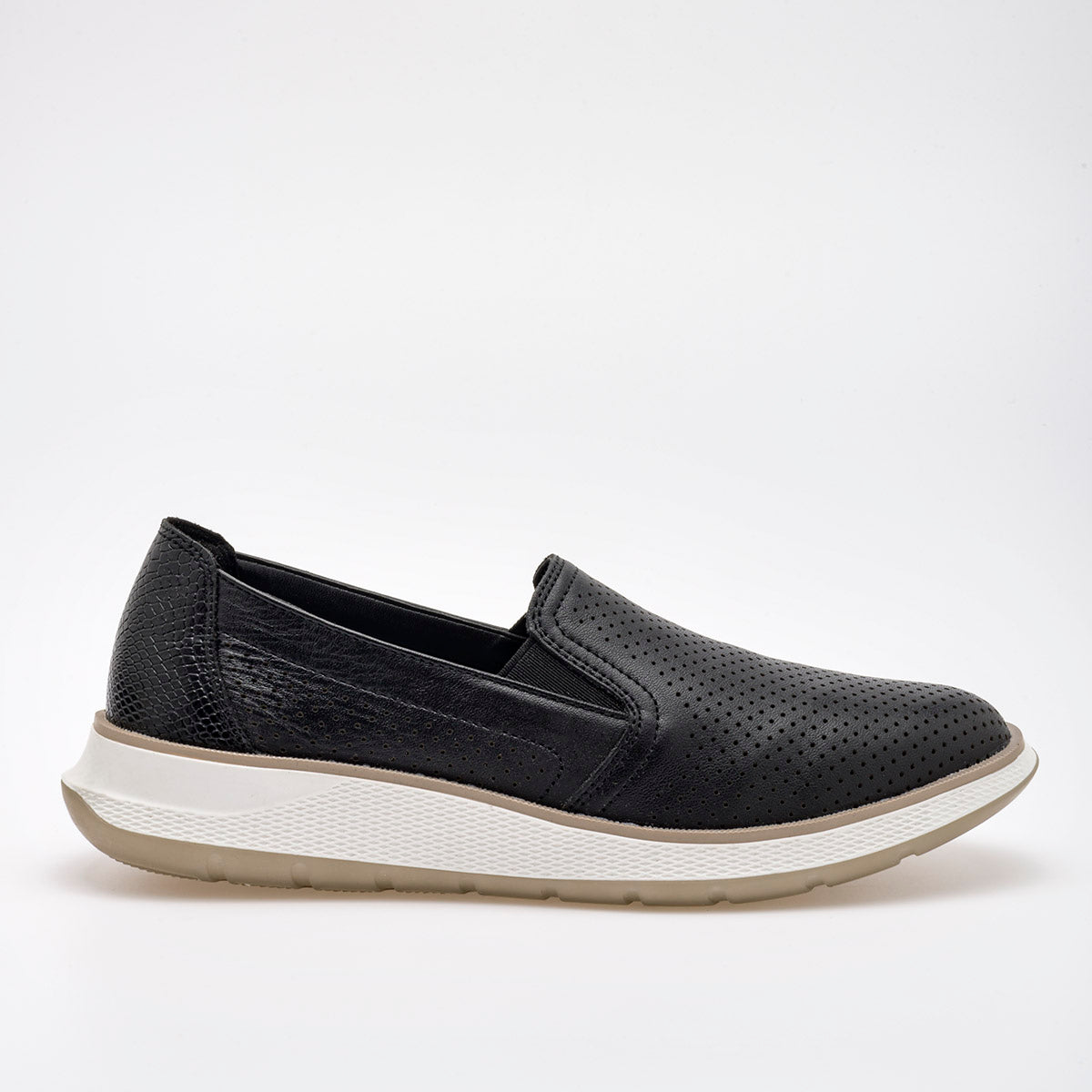 Mocasín casual para mujer marca Flexi Negro cod. 111423