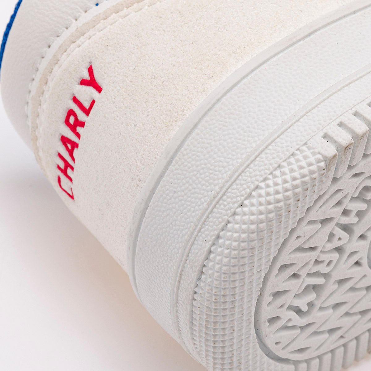 Tenis escolar para Niño marca Charly Blanco cod. 120298