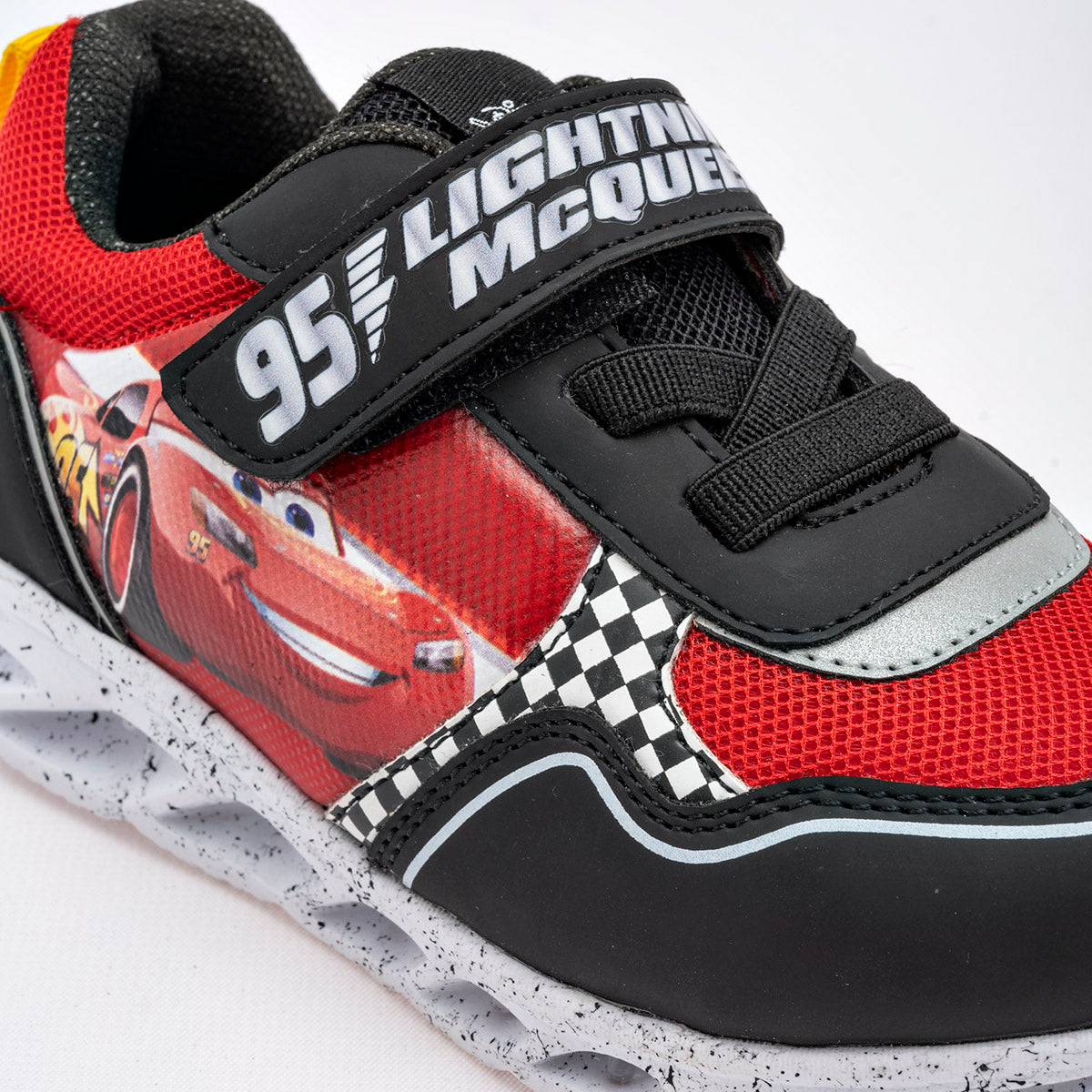 Tenis urbanos para niño con luces de Cars marca Tropicana Rojo cod. 120844