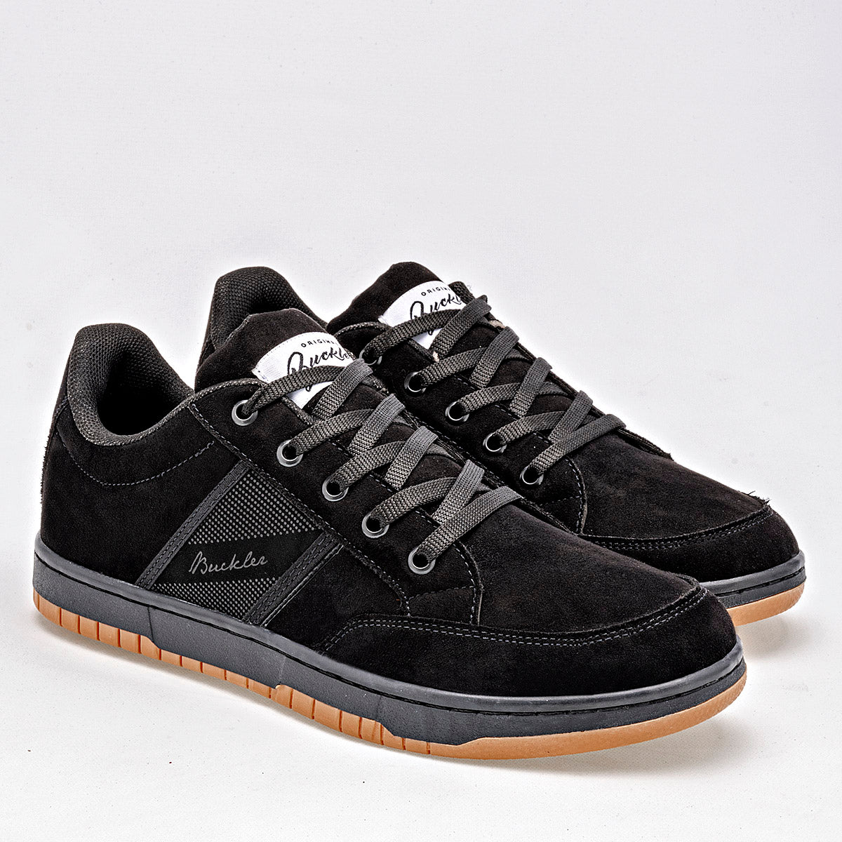 Tenis urbano para hombre marca Buckler Negro cod. 121192