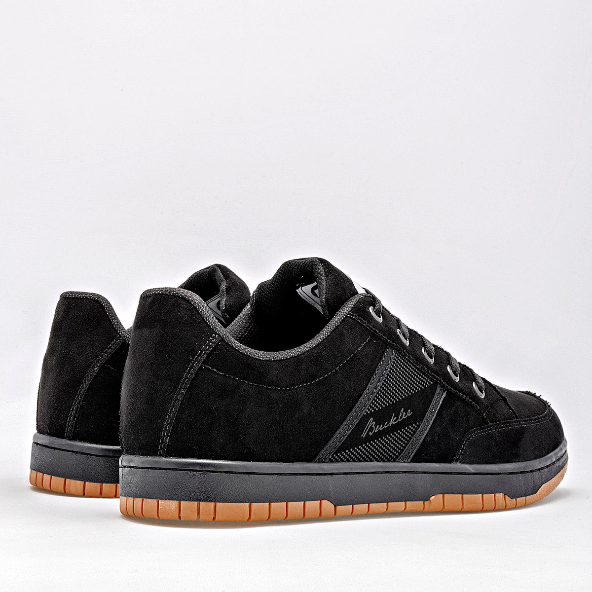 Tenis urbano para hombre marca Buckler Negro cod. 121192