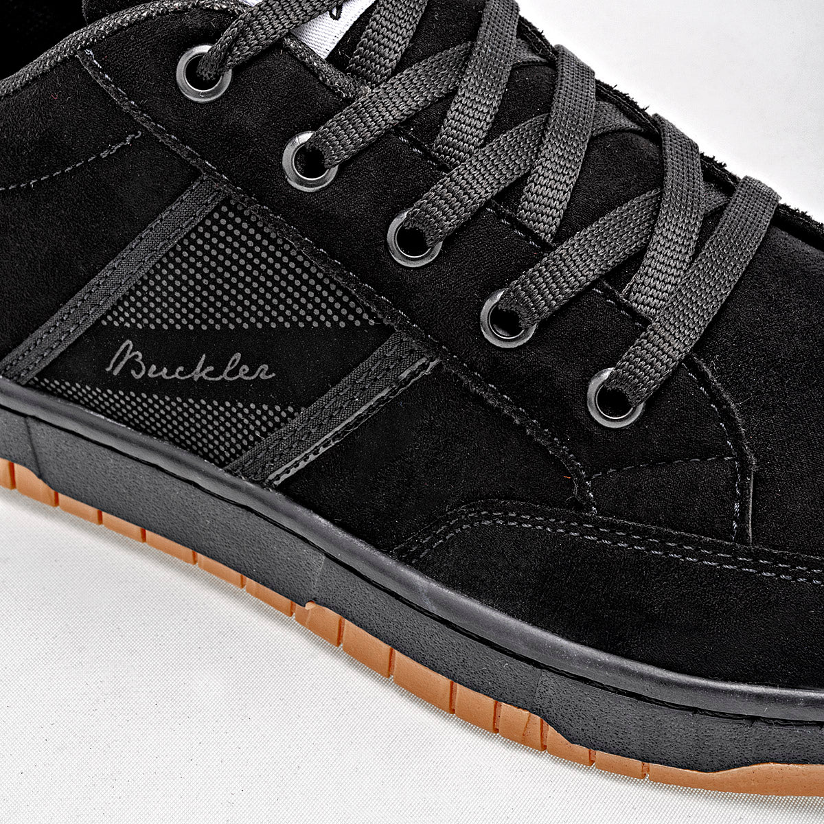 Tenis urbano para hombre marca Buckler Negro cod. 121192