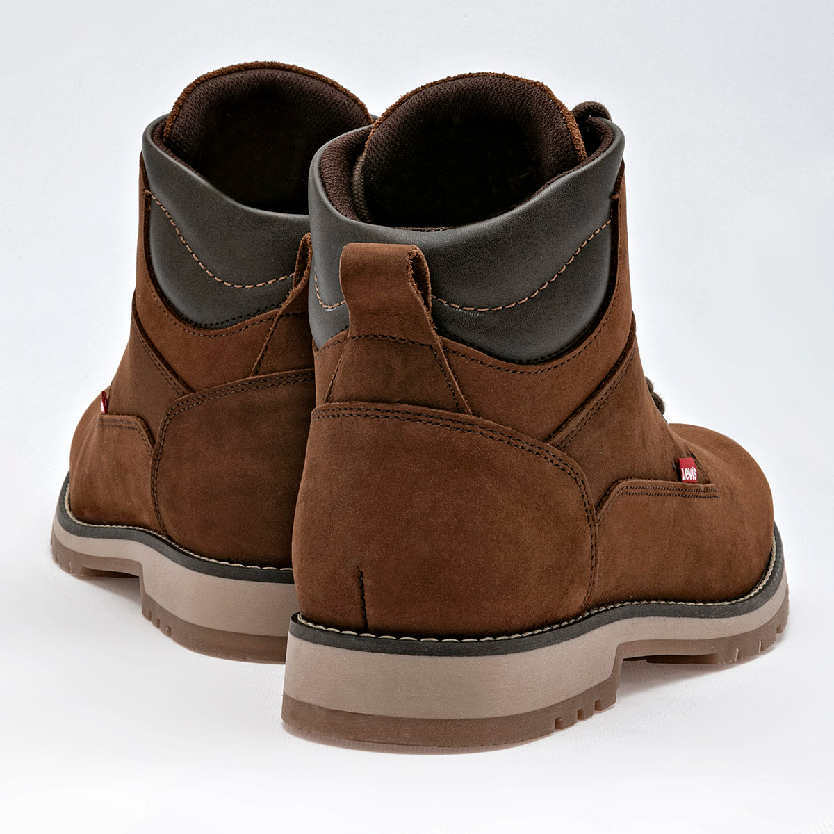 Bota de piel para hombre marca Levi's Café cod. 121318