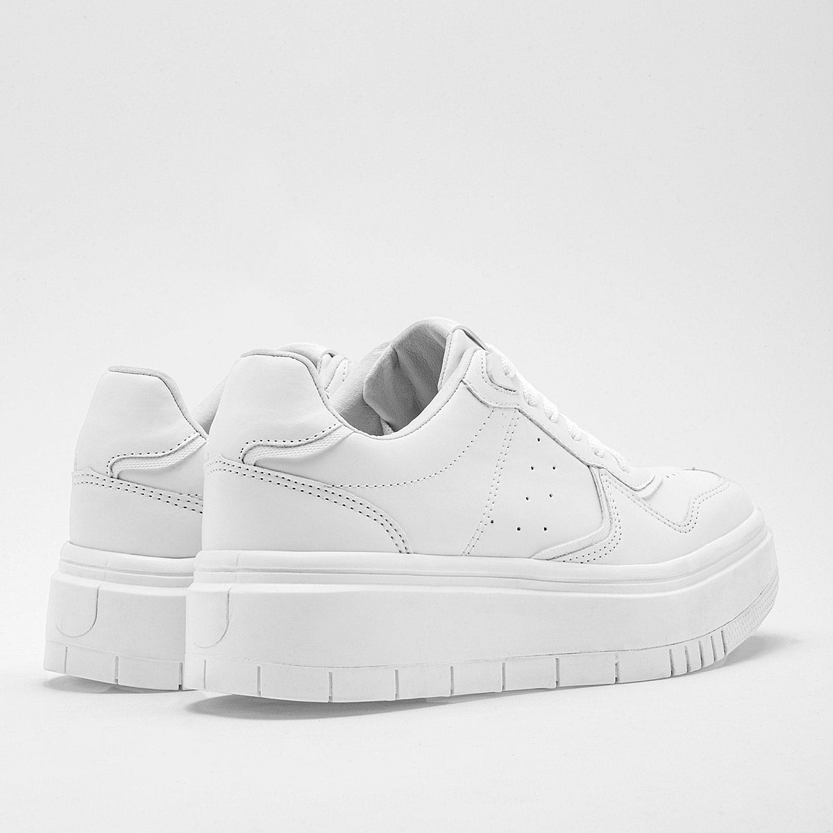 Tenis escolar para joven marca Neosport Blanco cod. 121376