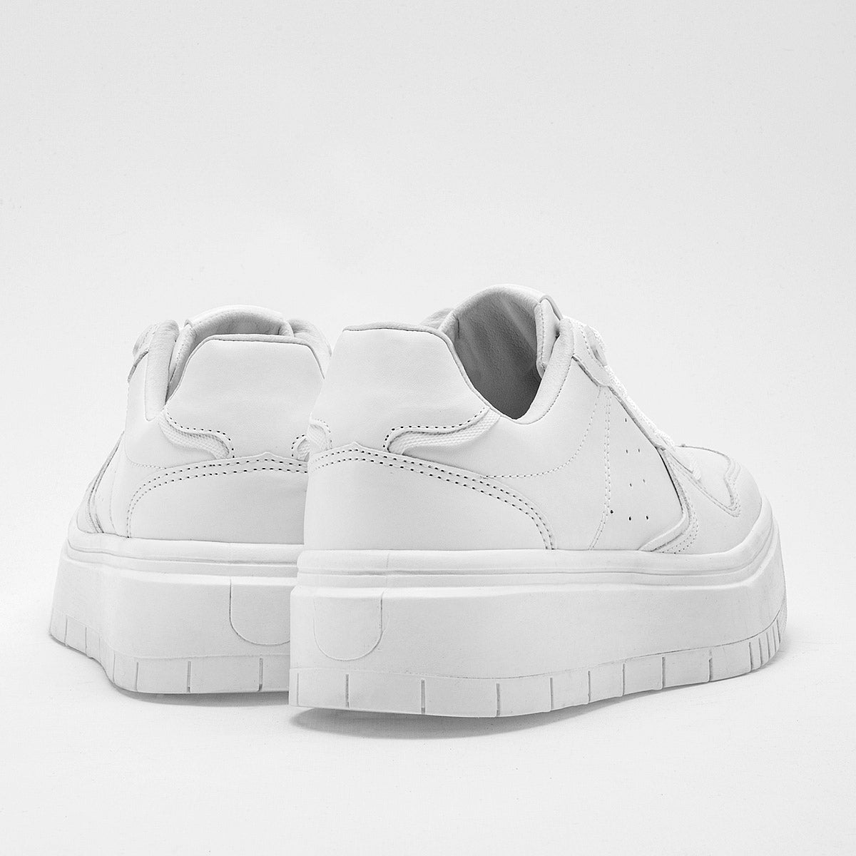 Tenis escolar para joven marca Neosport Blanco cod. 121376