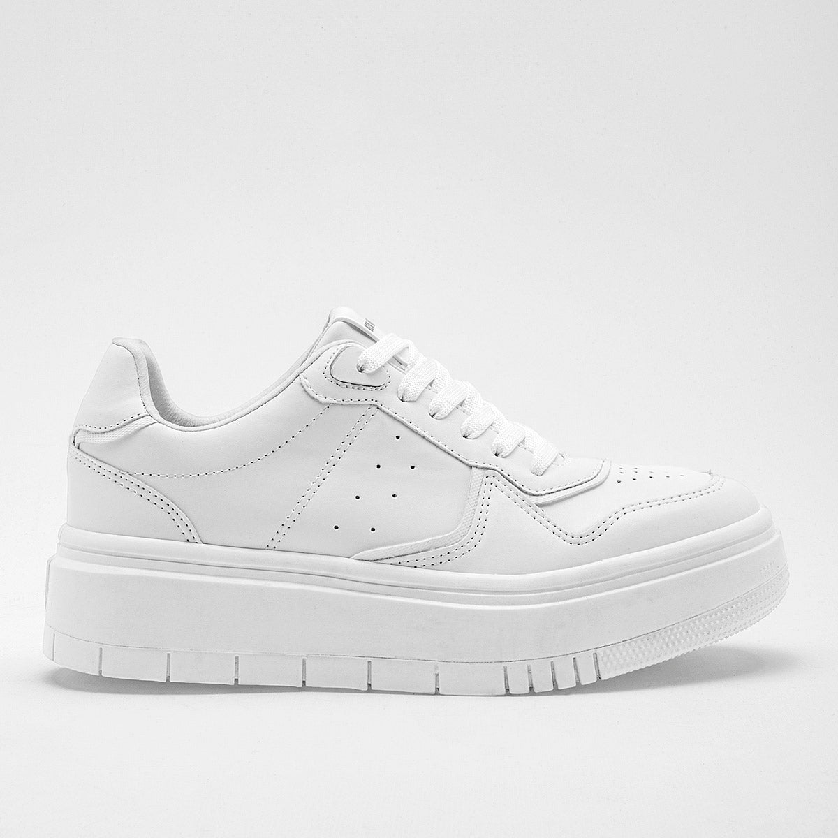 Tenis escolar para joven marca Neosport Blanco cod. 121376