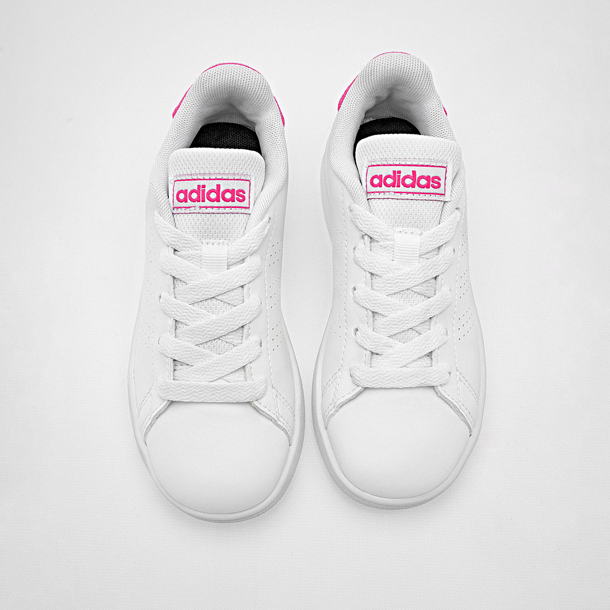 Tenis Adidas Advantage K para Niña marca Adidas Blanco cod. 122528