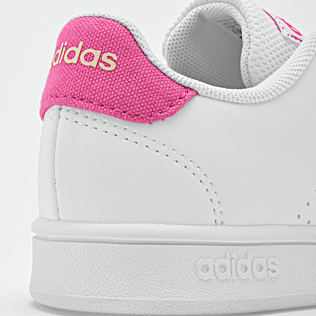 Tenis Adidas Advantage K para Niña marca Adidas Blanco cod. 122528