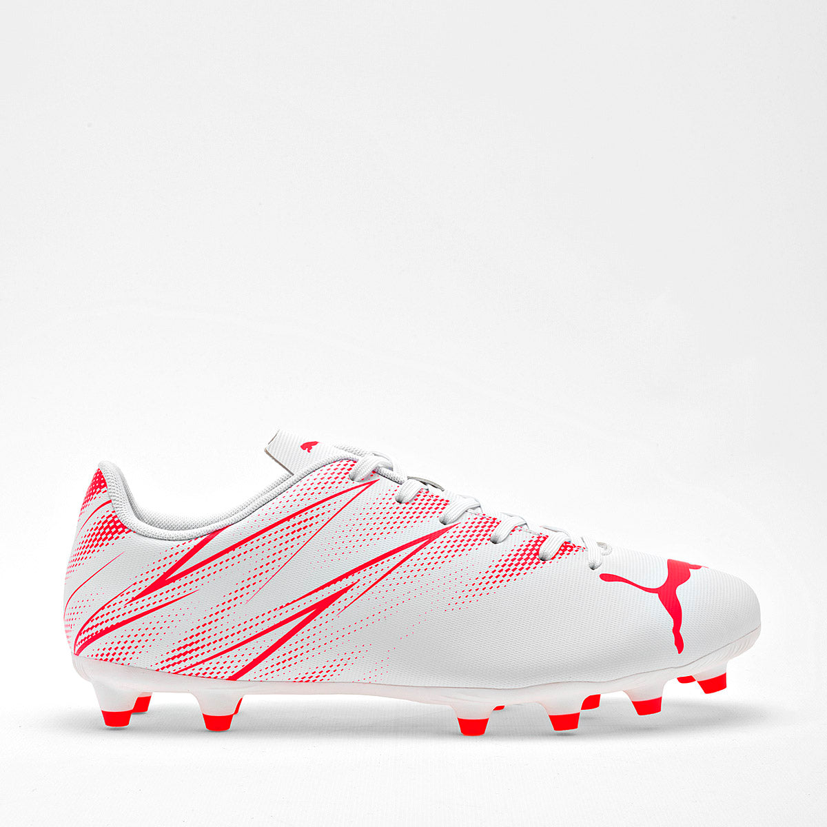 Tacos de fútbol Attacanto para Hombre marca Puma Blanco cod. 123011