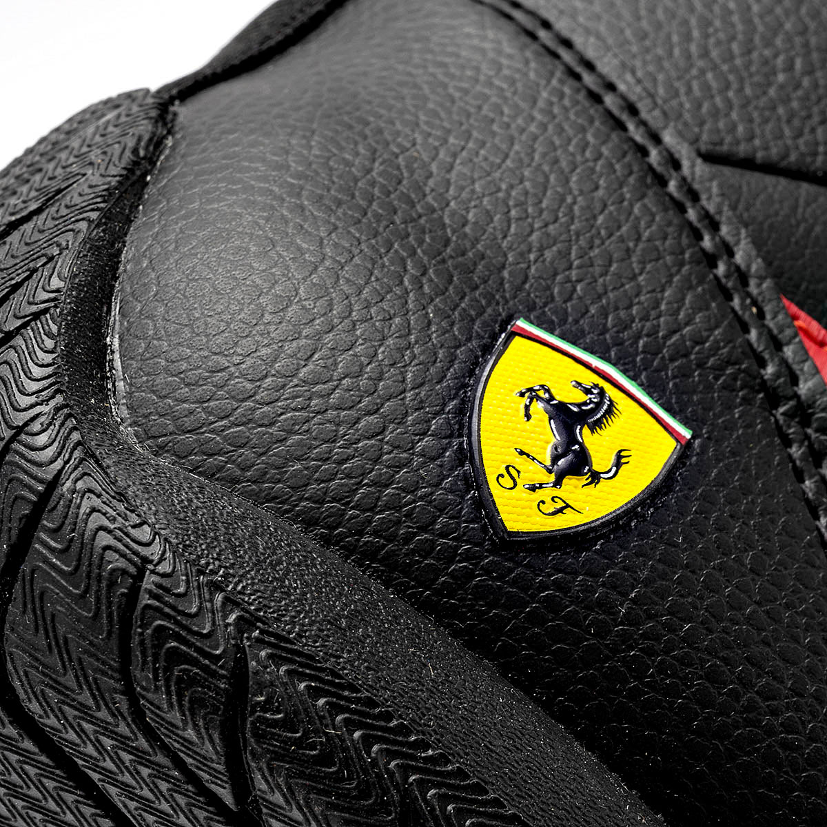 Pakar.com | Tienda online - Tenis urbano tipo botín Ferrari Neo Cat Mid Puma para hombre | Graduaciones y vacaciones de Verano 2025