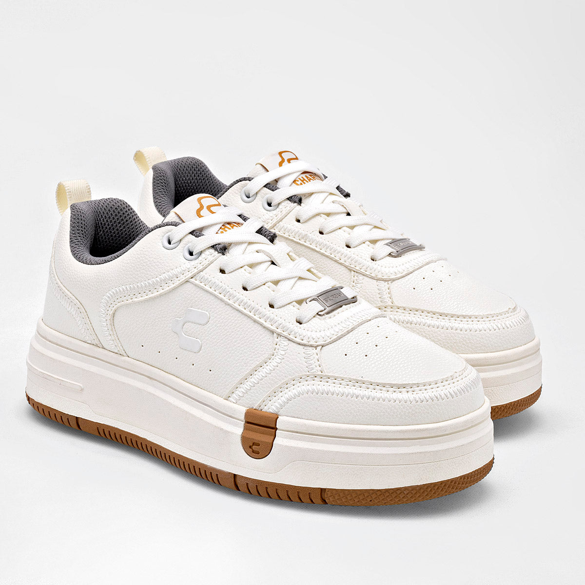 Tenis escolar suela chunky para joven marca Charly Blanco cod. 124426