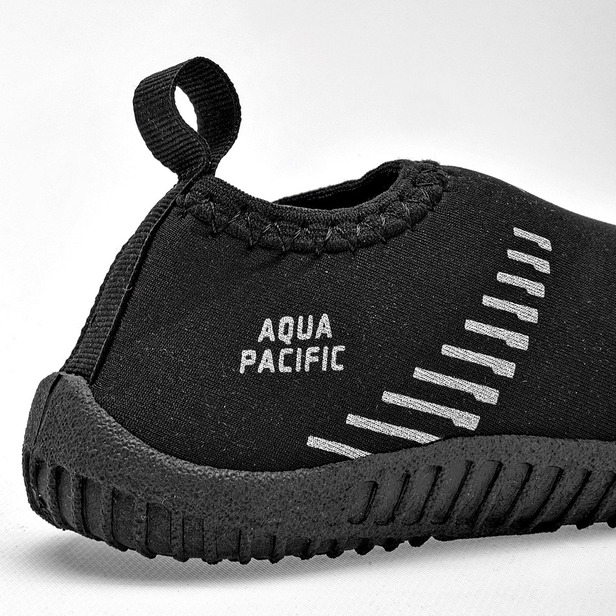 Aqua Shoes zapatos acuáticos  para Niño marca Aqua Pacific Negro cod. 124740