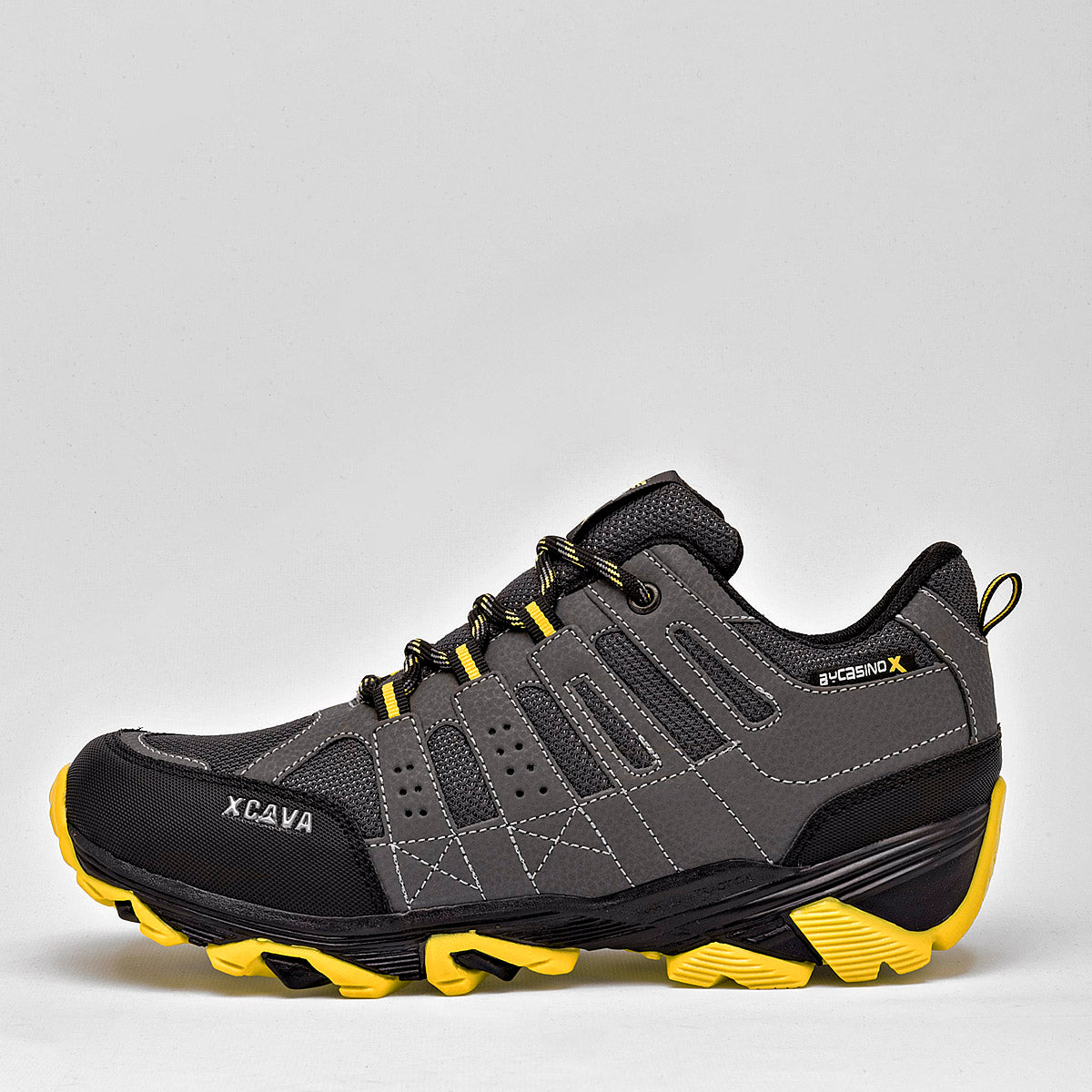 Tenis Hiking para hombre marca Bycasino X Gris cod. 124857