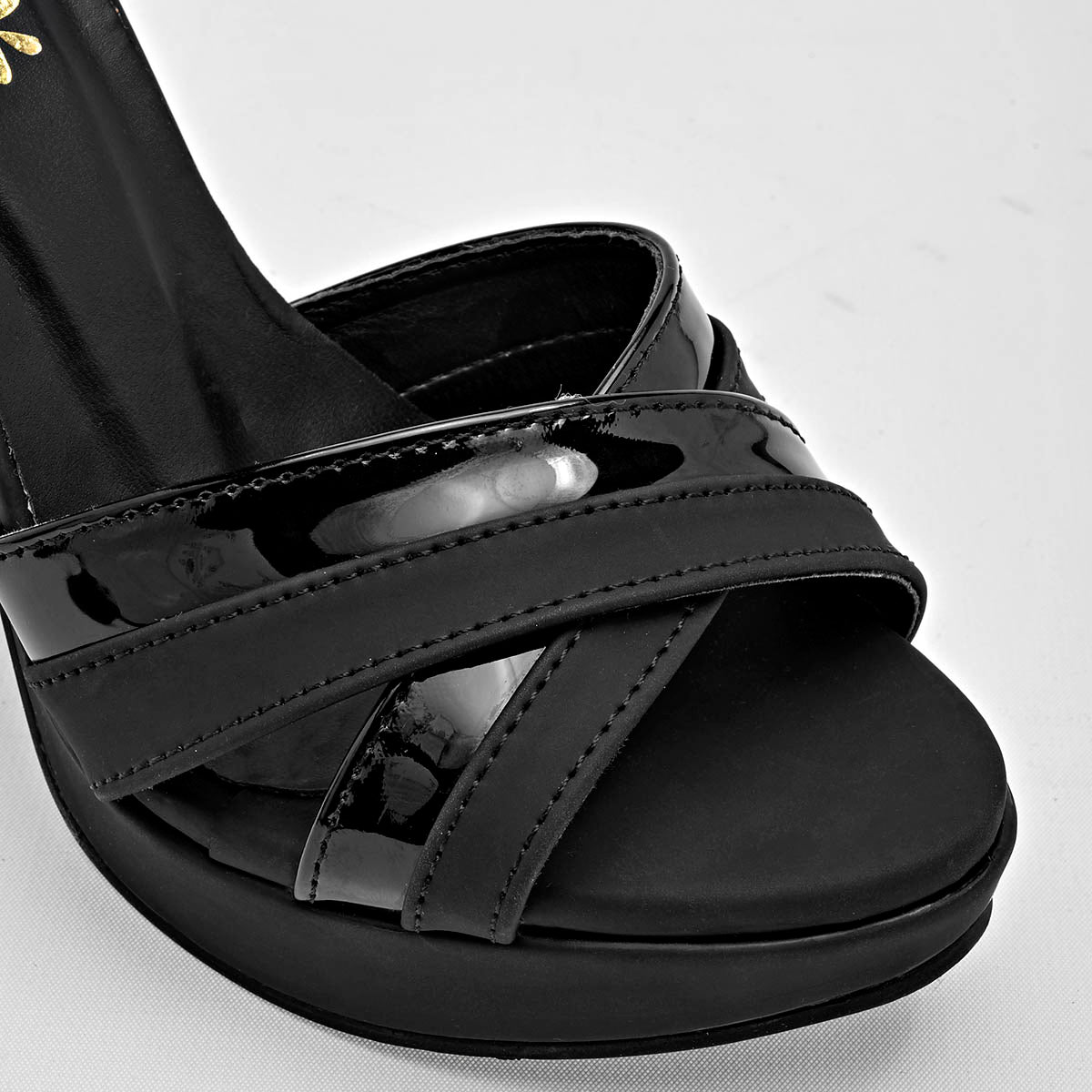 Zapatilla abierta tiras para mujer marca Damita Negro cod. 124998