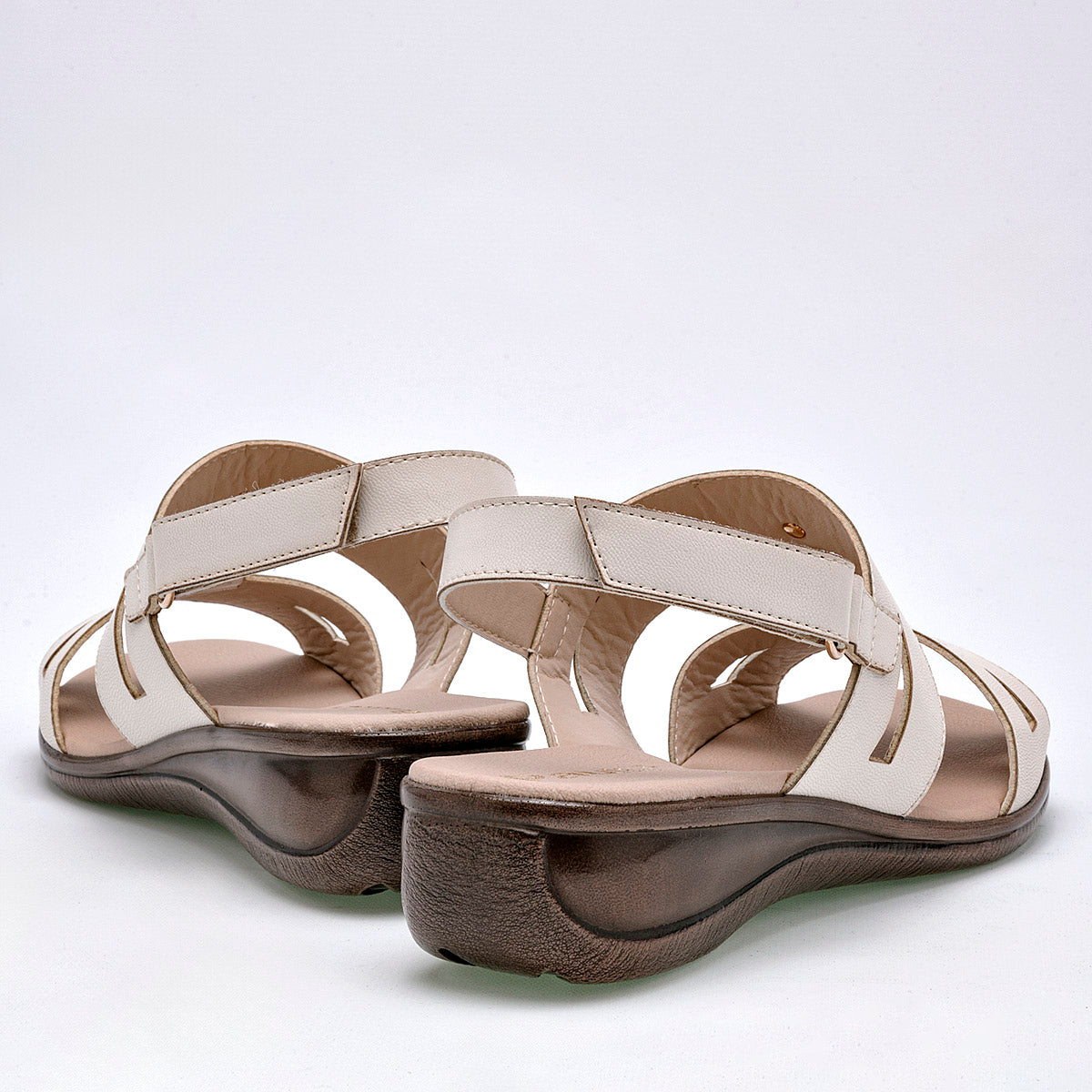 Sandalia Cuña Confort para mujer marca Paulie Beige cod. 126481