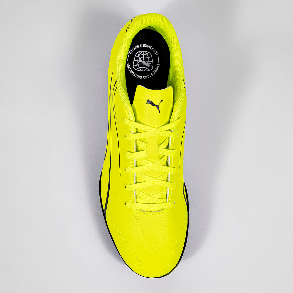 Tenis futbol Vitoria TT para hombre marca Puma Verde cod. 127077