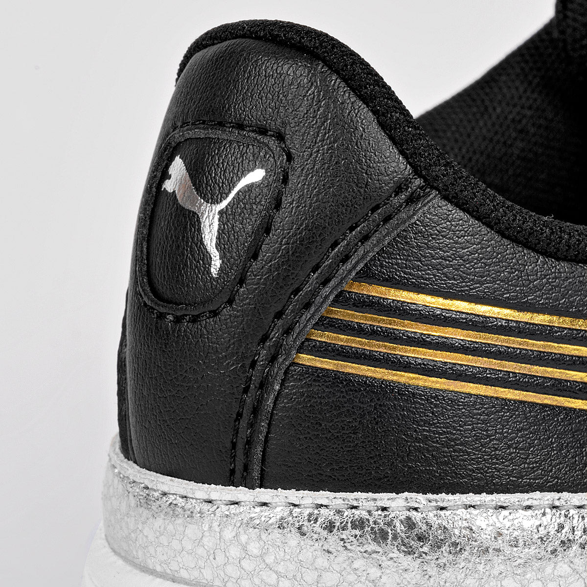 Pakar.com | Tienda online | Calzado Escolar | Tenis urbano Vikky v3 Metallic Shine Puma para mujer | Regreso a clases | Vacaciones de Verano