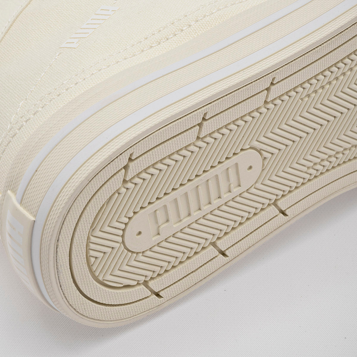 Pakar.com | Tienda online - Tenis Puma Court Classic Vulc Mid para Hombre marca Puma Beige cod. 127287 | Graduaciones y vacaciones de Verano 2025