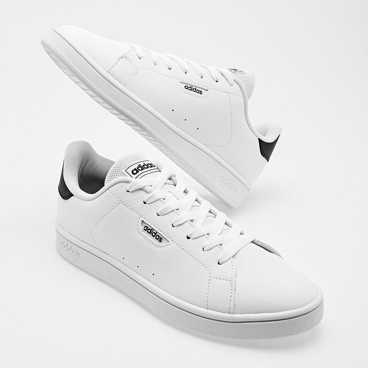 Tenis Urban Court para Hombre marca Adidas Blanco