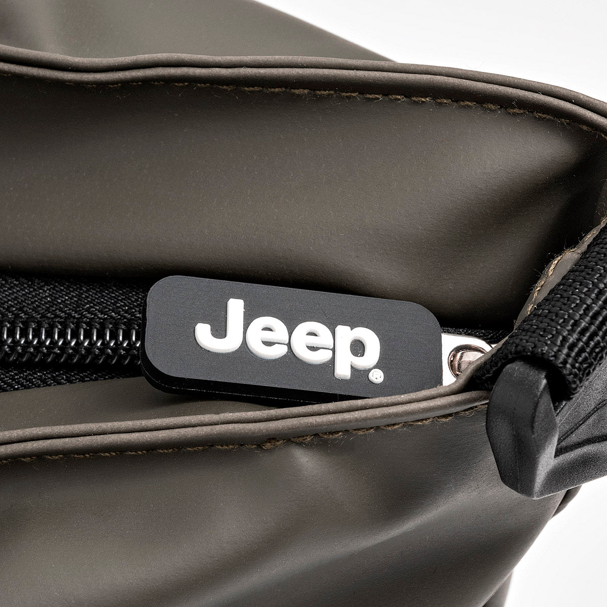 Pakar.com - Julio: Vacaciones de Verano | Maleta Jeep cod-127804