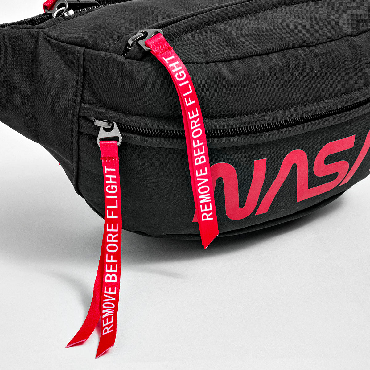 Cangurera Nasa para Unisex marca Trece Punto Cinco Negro cod. 127896