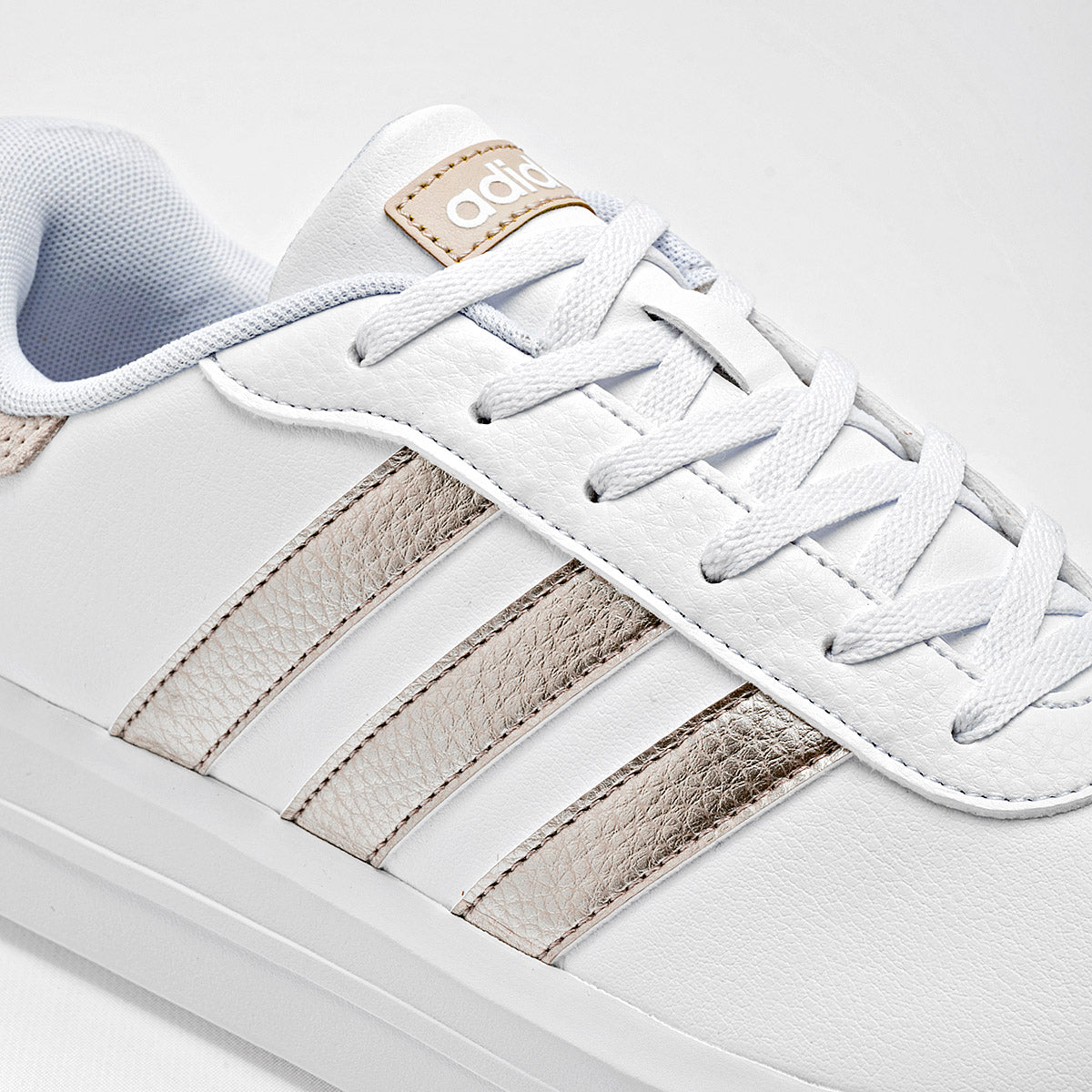 Tenis escolar para joven Court Platform marca Adidas Blanco cod. 128093