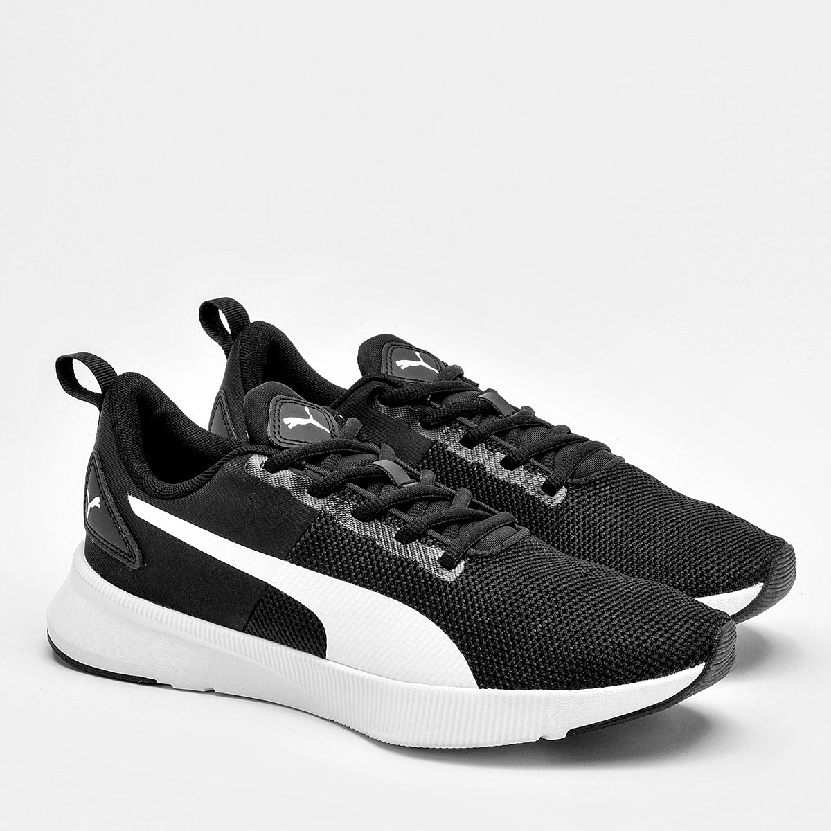 Tenis Flyer Runner Wns para mujer marca Puma Negro cod. 128161