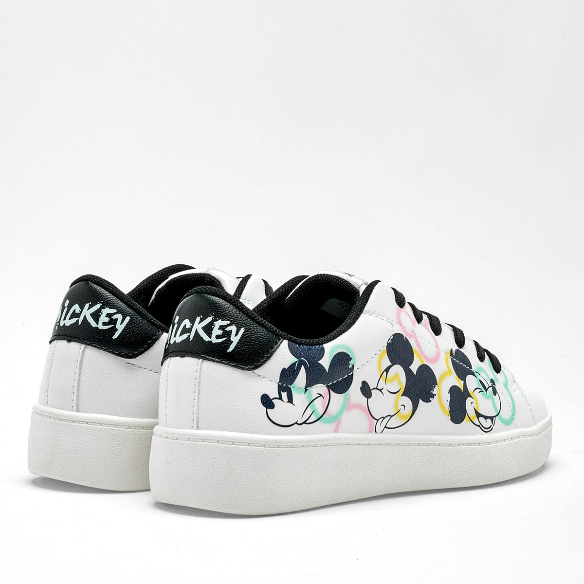 Tenis escolar para joven de Mickey Mouse marca Georgie Boy Blanco cod. 128217