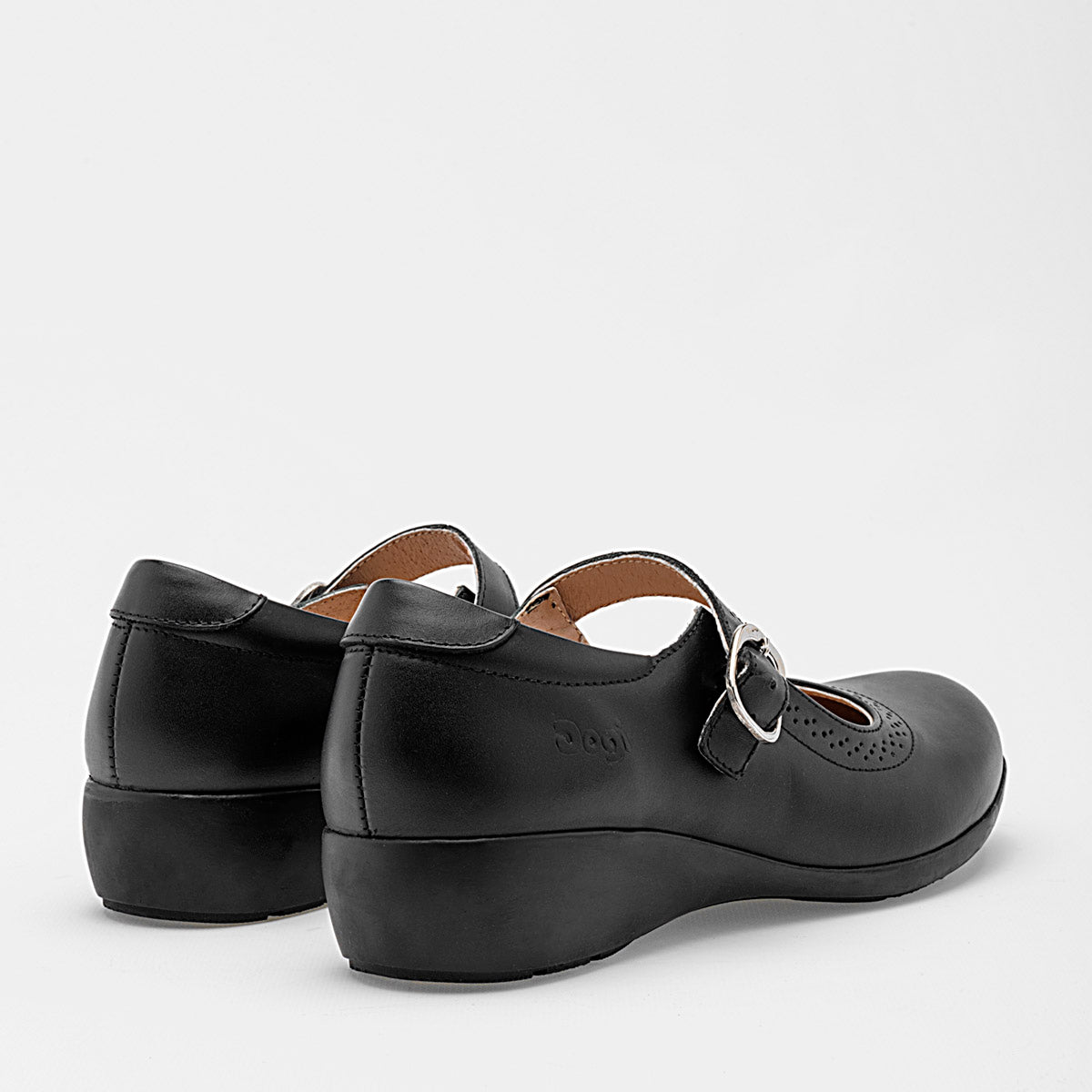 Zapato escolar para niña marca Dogi Negro cod. 128431