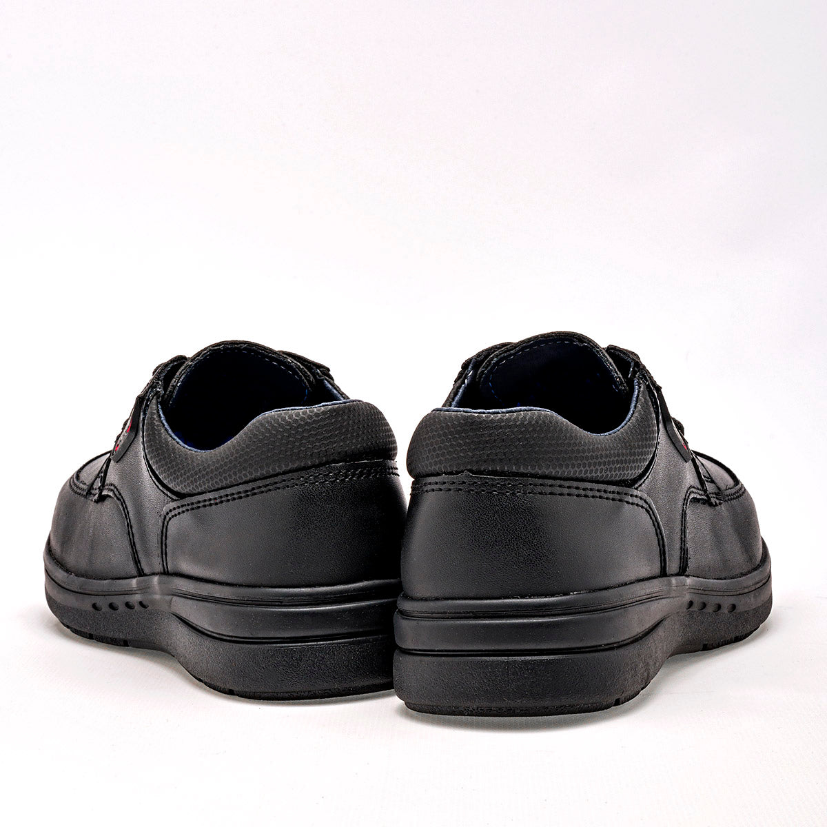 Zapato escolar para Niño marca Yuyin Negro cod. 128486