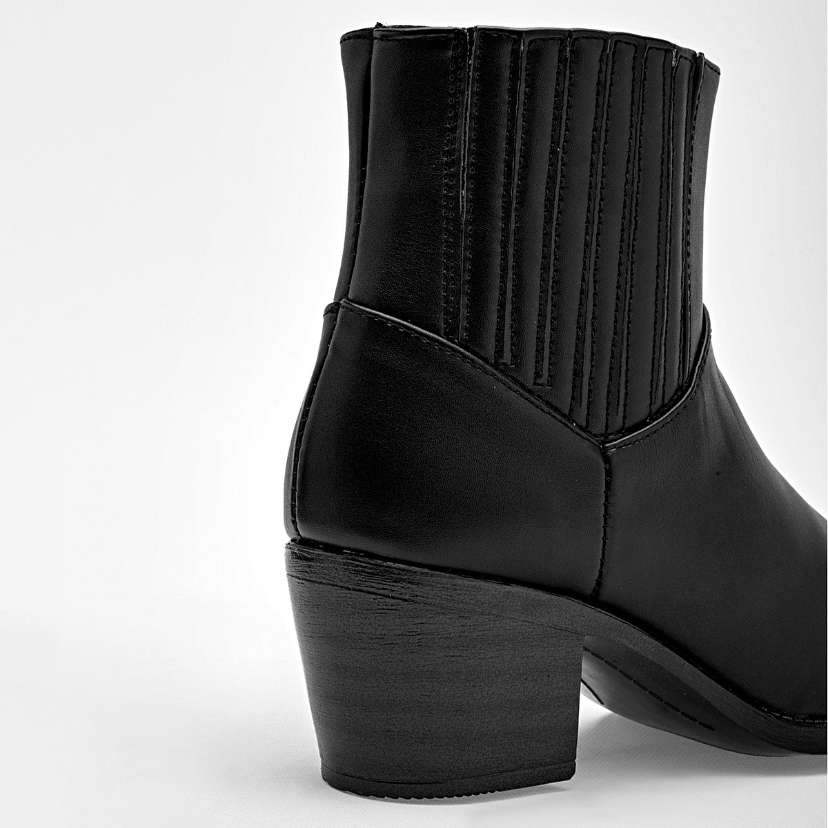 Bota caña corta para mujer marca Moramora Negro cod. 128953