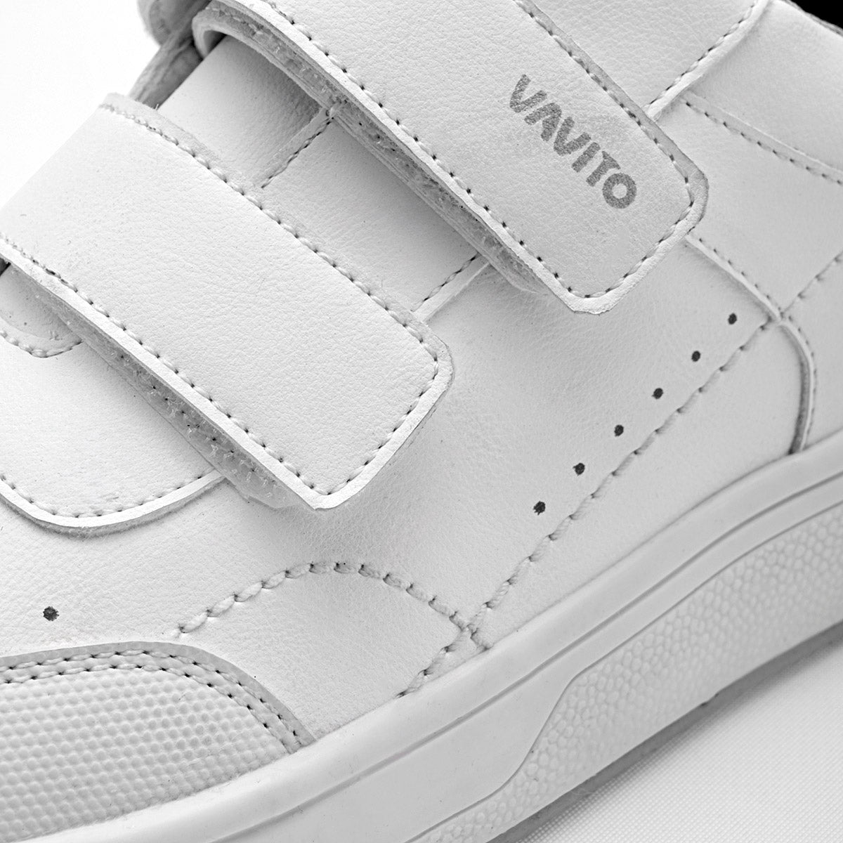 Tenis escolar  para Niño marca Vavito Blanco cod. 129004