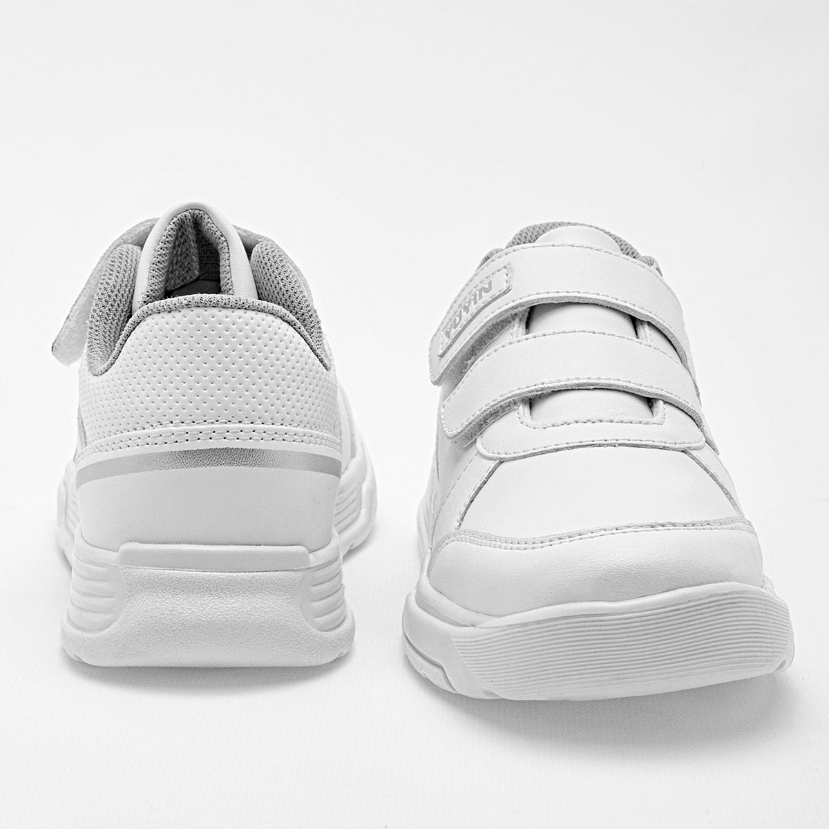 Tenis escolar para Niño marca Yuyin Blanco cod. 129012