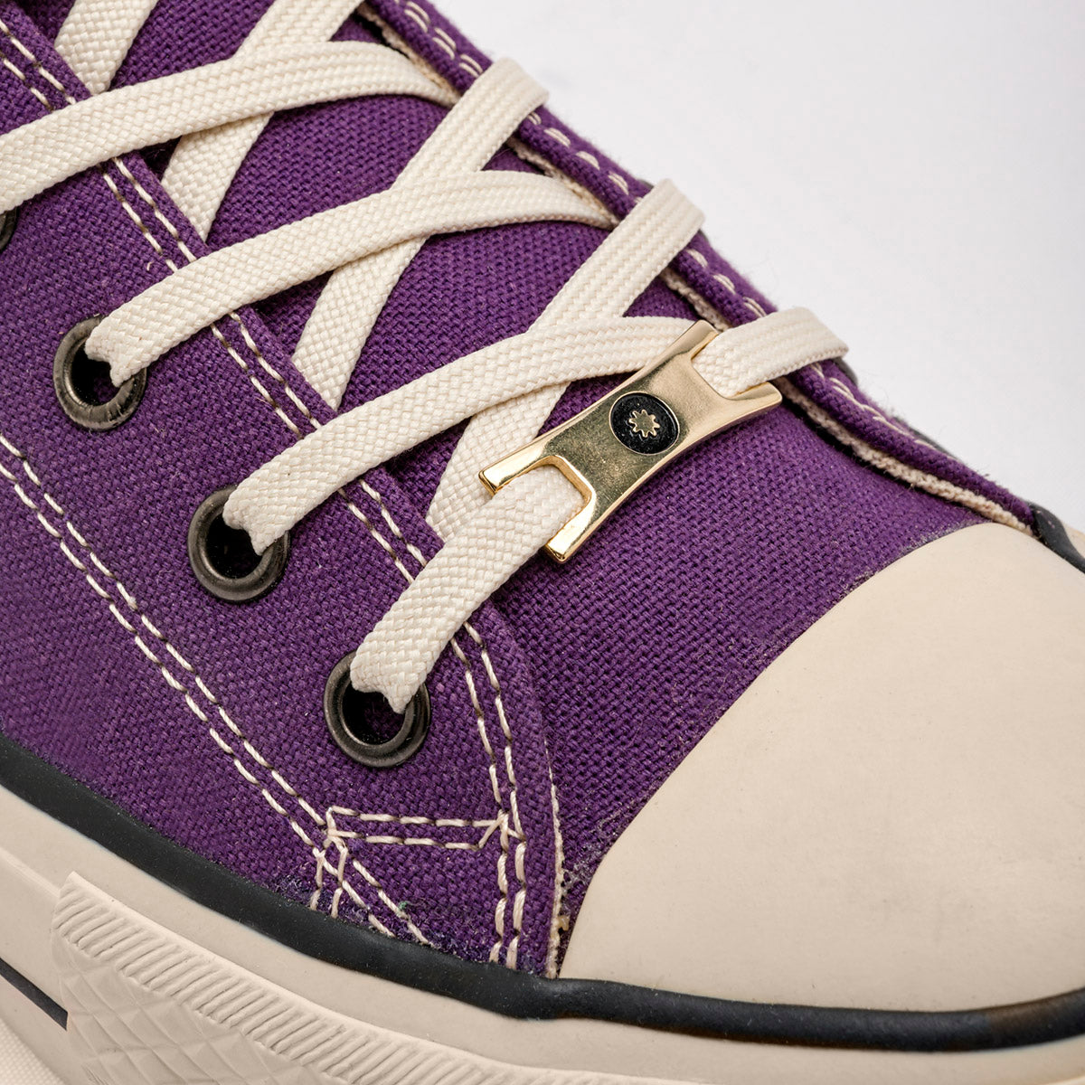 Tenis urbano para mujer marca Moramora Morado cod. 129176