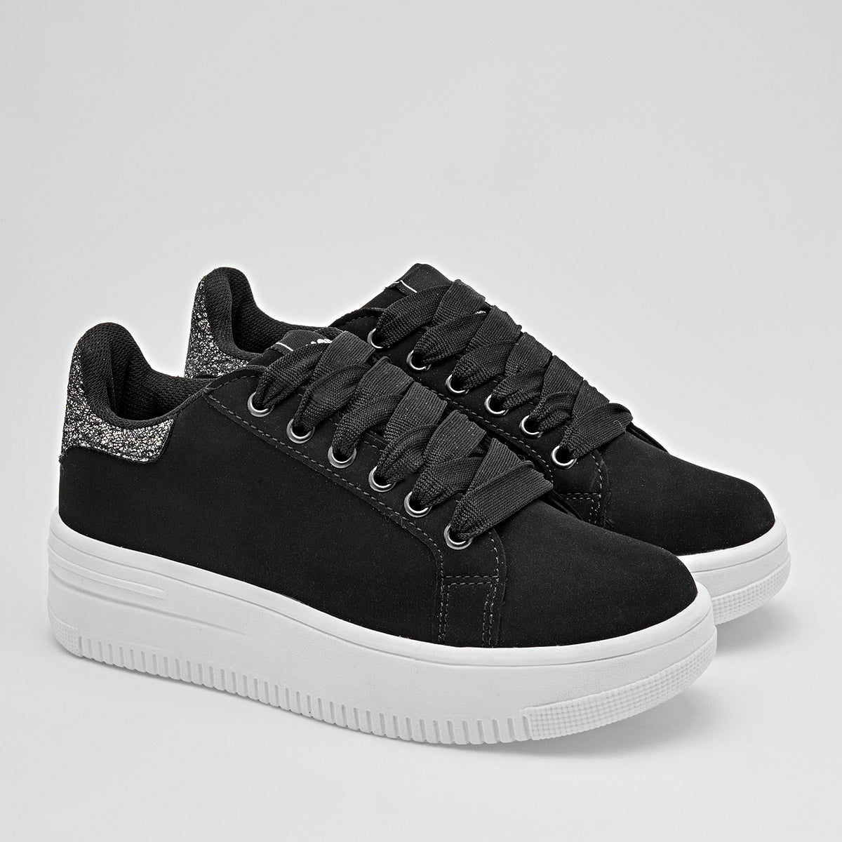 Tenis urbano para mujer marca Moramora Negro cod. 129213