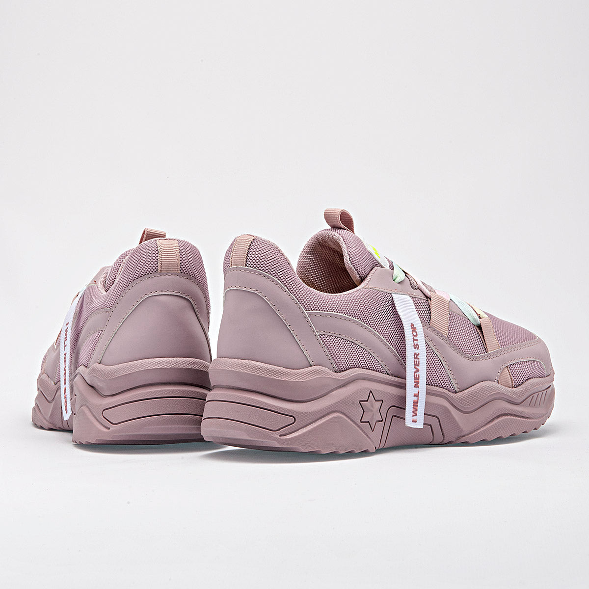 Tenis urbanos para mujer marca Moramora Lila cod. 129219