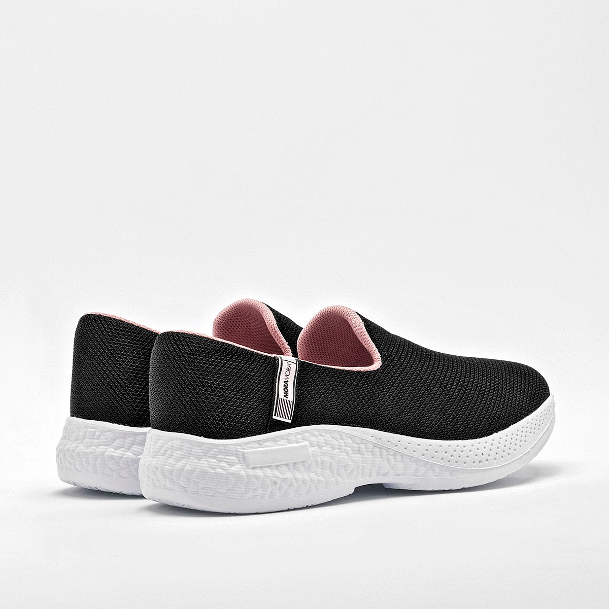 Tenis slip on para mujer marca Moramora Negro cod. 129706