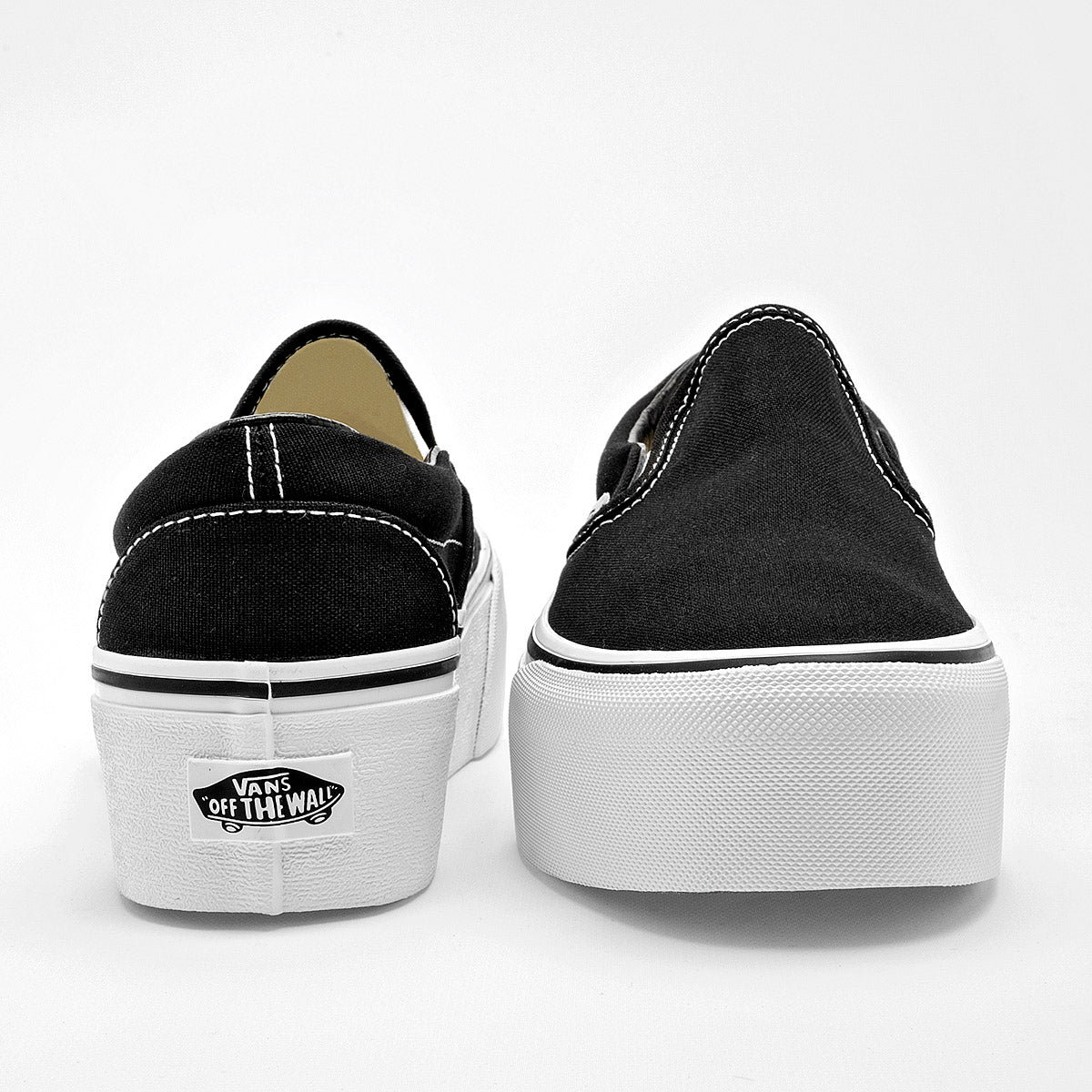 Tenis UA Classic Slip-On Stackform Vans para Mujer