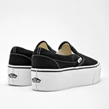 Tenis UA Classic Slip-On Stackform Vans para Mujer