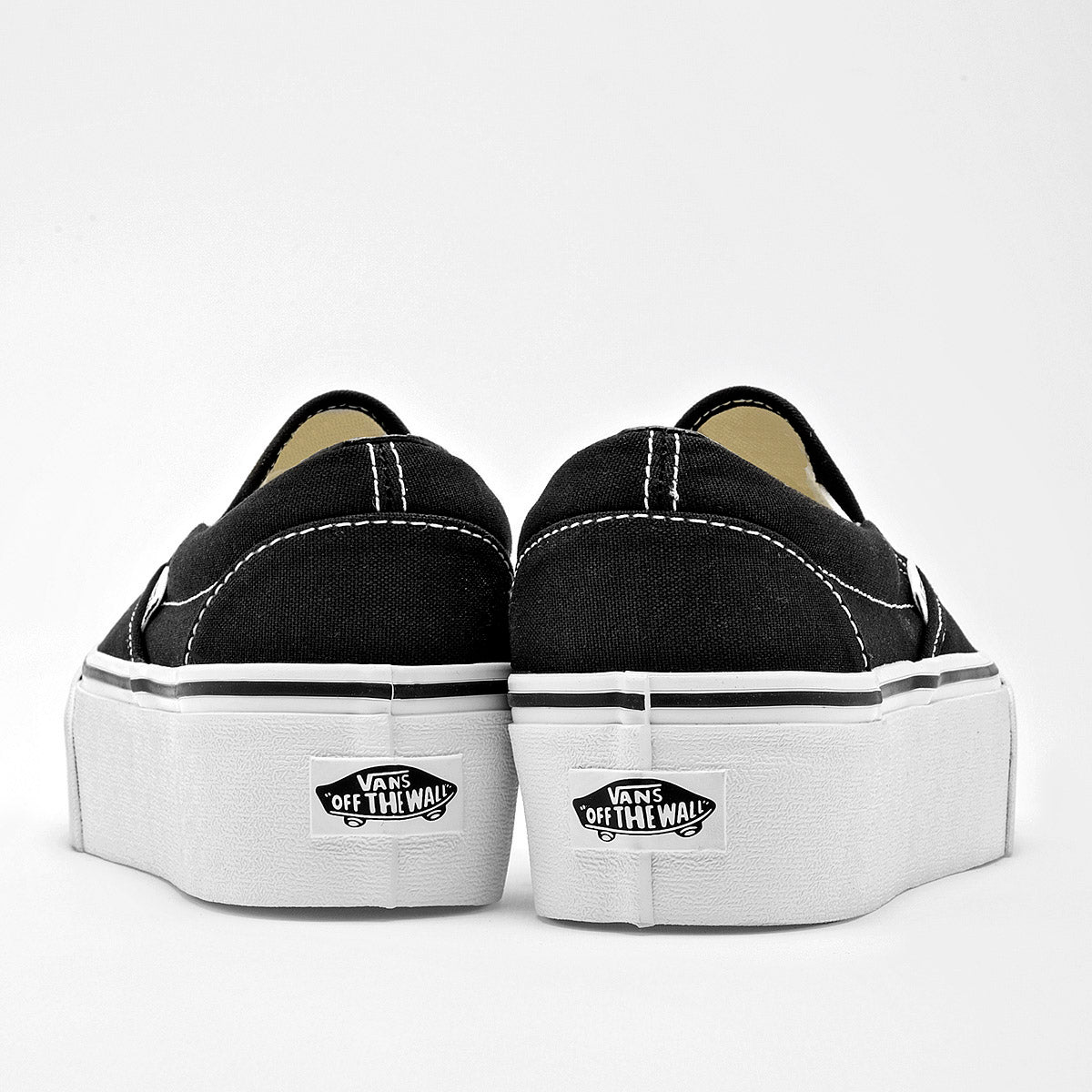 Tenis UA Classic Slip-On Stackform Vans para Mujer